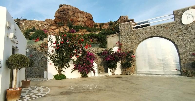 αrcs Suites & Residences