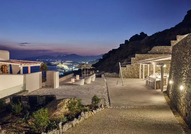 αrcs Suites & Residences