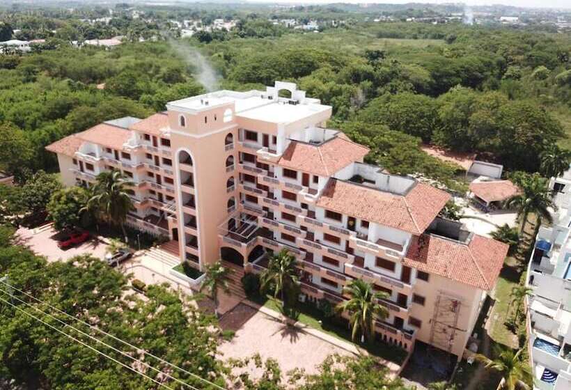 ホテル Penon Suites