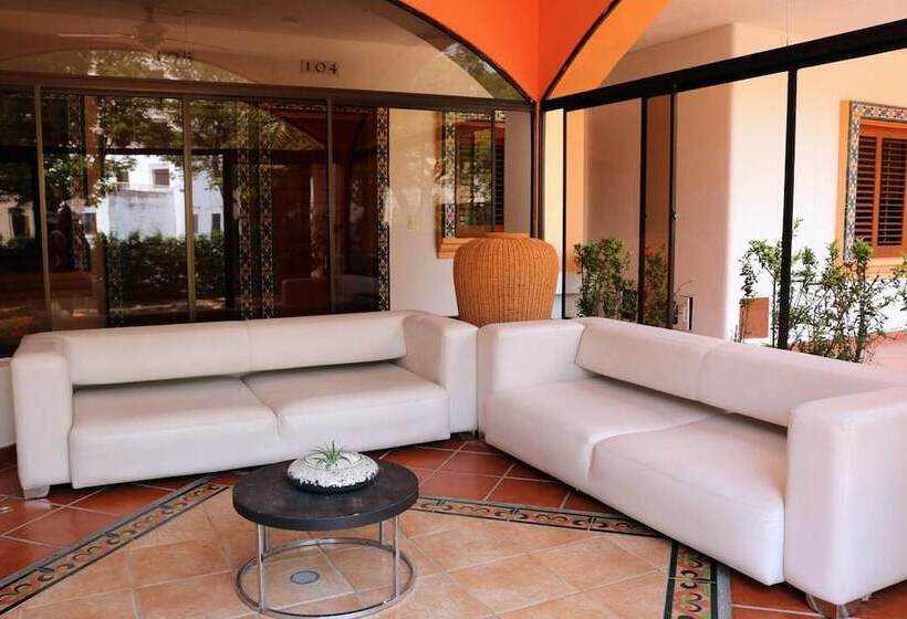 ホテル Penon Suites