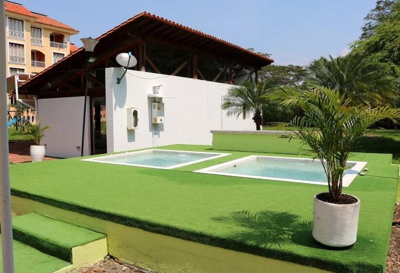 ホテル Penon Suites