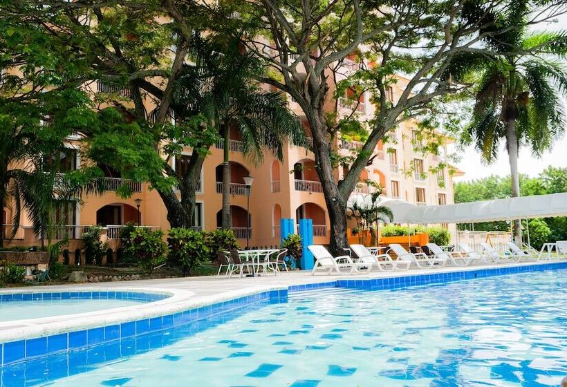 ホテル Penon Suites