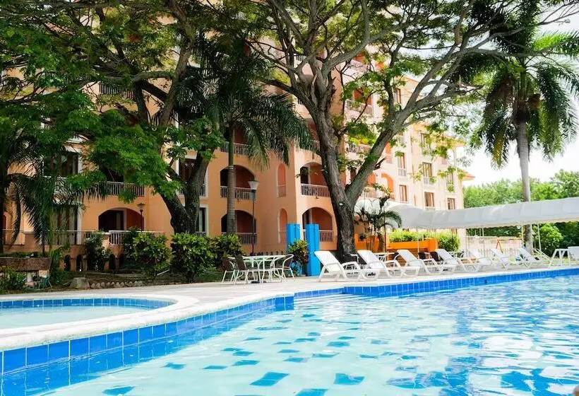 ホテル Penon Suites