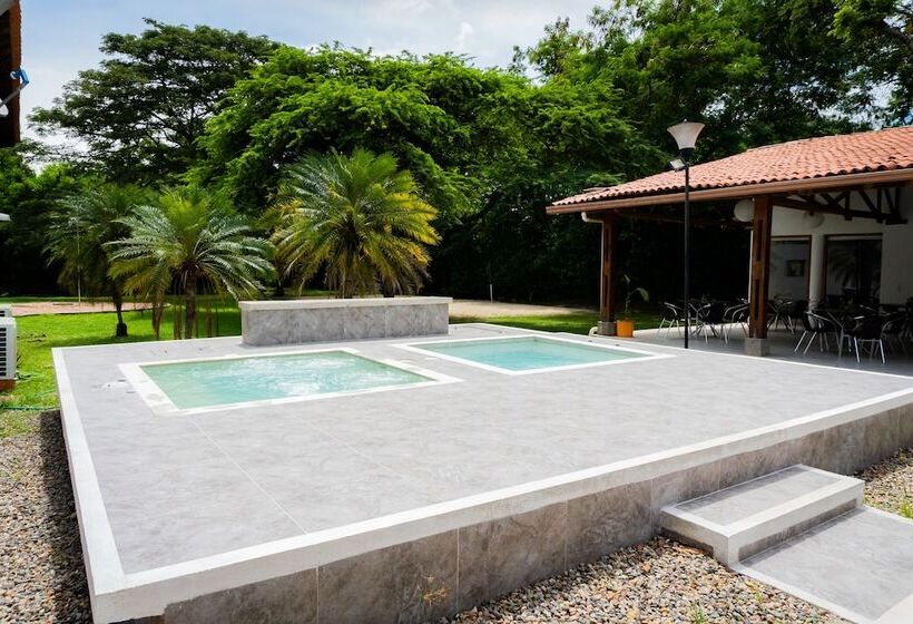 ホテル Penon Suites