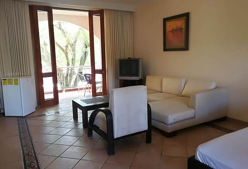 ホテル Penon Suites