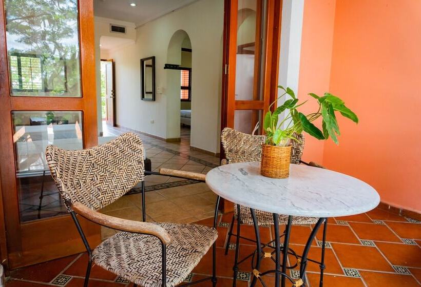 ホテル Penon Suites