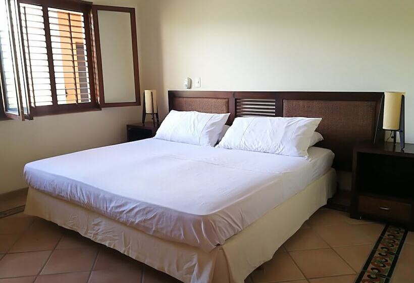 ホテル Penon Suites