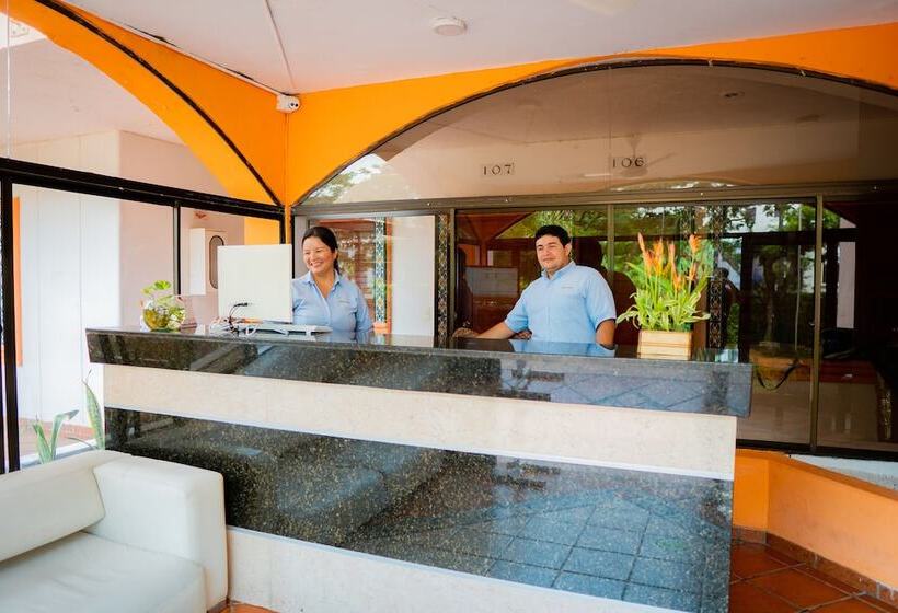 ホテル Penon Suites