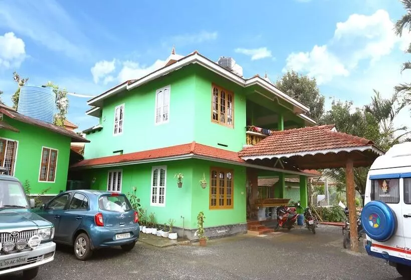 ホテル Karapuzha Lakeshore Resort