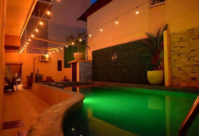 هتل Cabinas Midey
