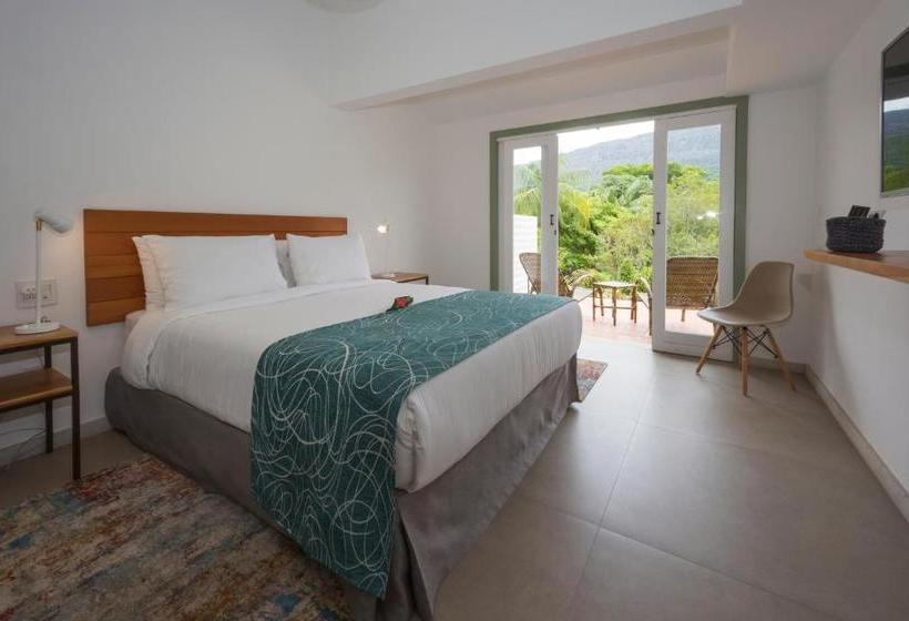 هتل Pouso Alforria