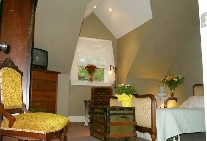 Antique Slumber Old Town Bed & Breakfast