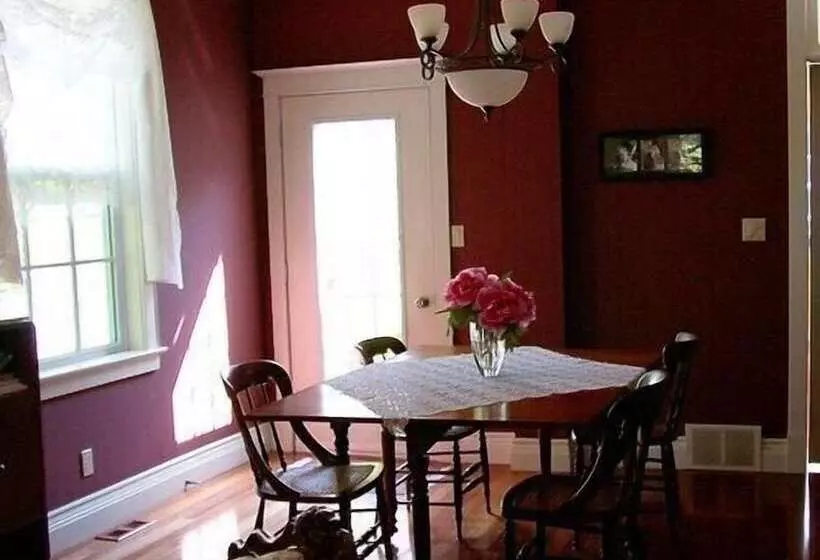 Antique Slumber Old Town Bed & Breakfast