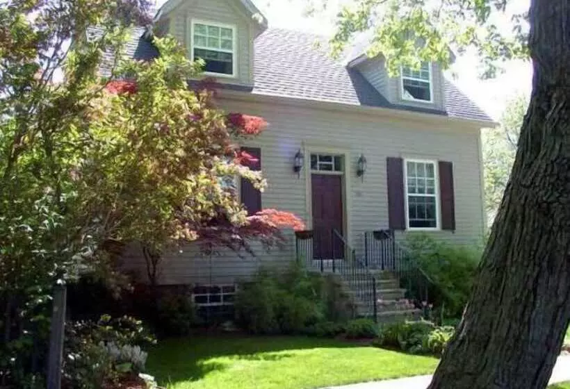 Antique Slumber Old Town Bed & Breakfast