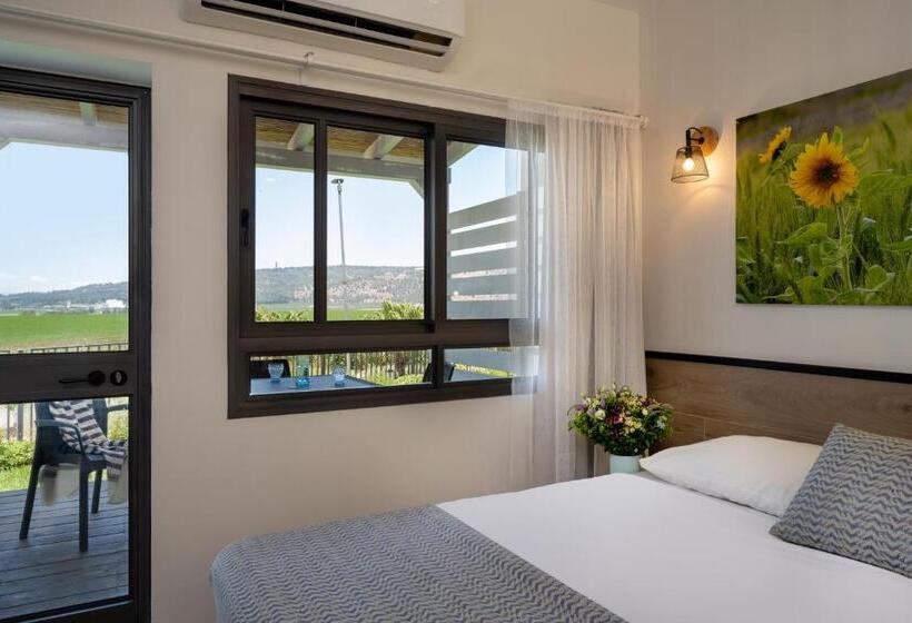 בית מלון כפרי Holiday Village Kibbutz Mizra