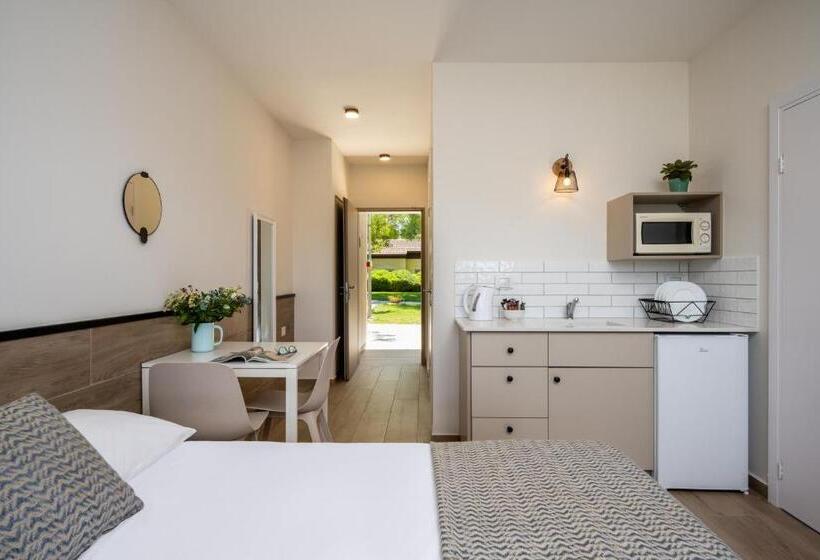 בית מלון כפרי Holiday Village Kibbutz Mizra