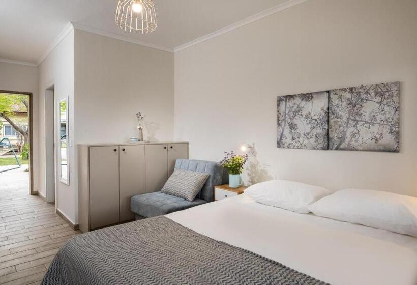 בית מלון כפרי Holiday Village Kibbutz Mizra