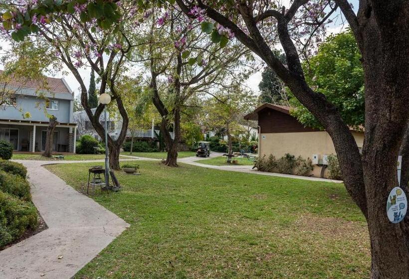 בית מלון כפרי Holiday Village Kibbutz Mizra