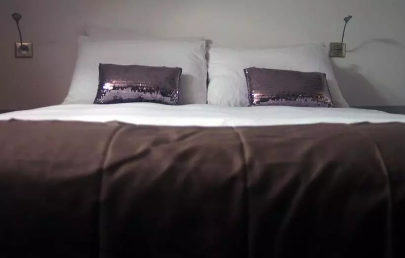 هتل Hôtel Des Amandiers