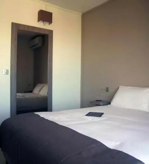 هتل Hôtel Des Amandiers