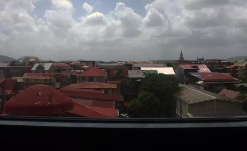 هتل Hôtel Des Amandiers