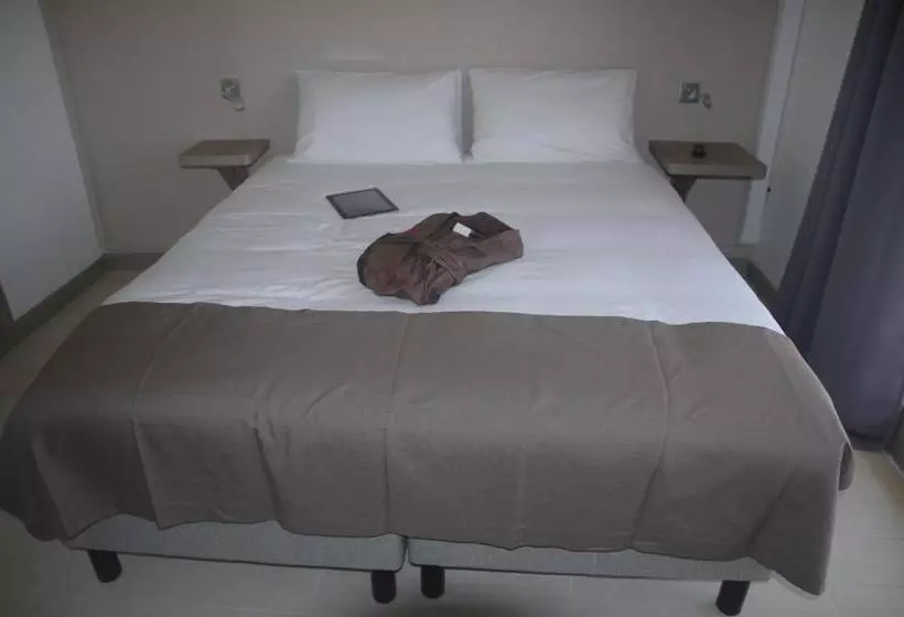 هتل Hôtel Des Amandiers