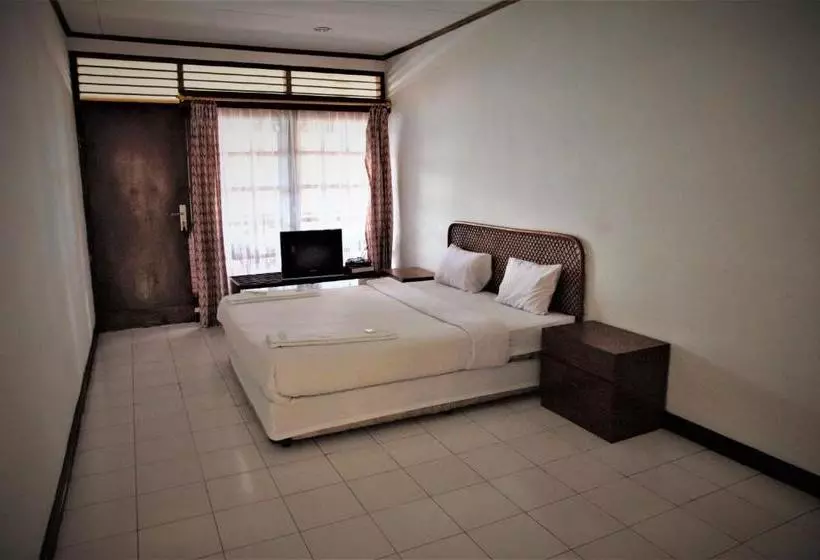 Hotelli Pandu Lakeside  Tuktuk