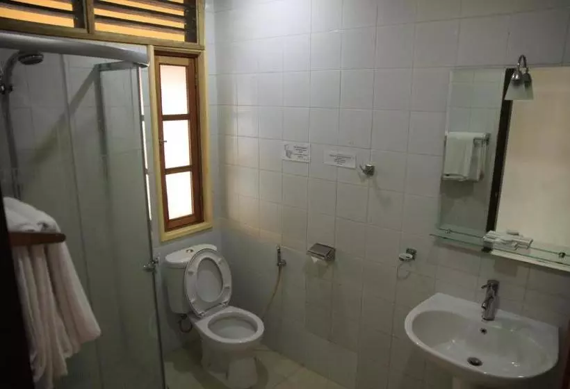 Hotelli Pandu Lakeside  Tuktuk