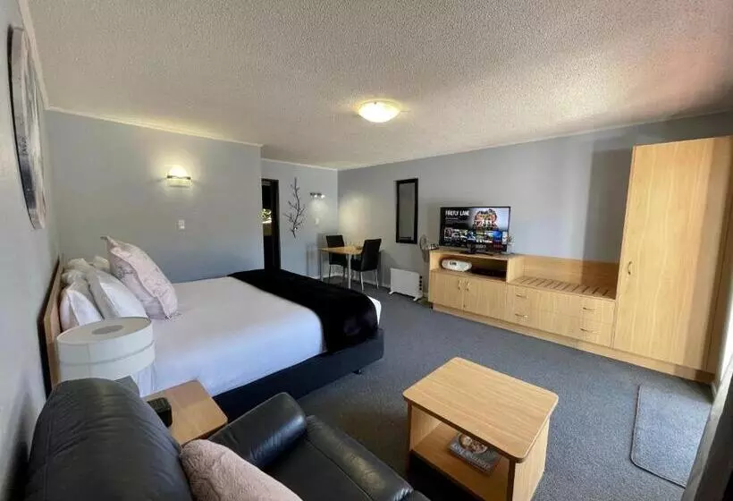 モーテル Hacienda Motor Lodge
