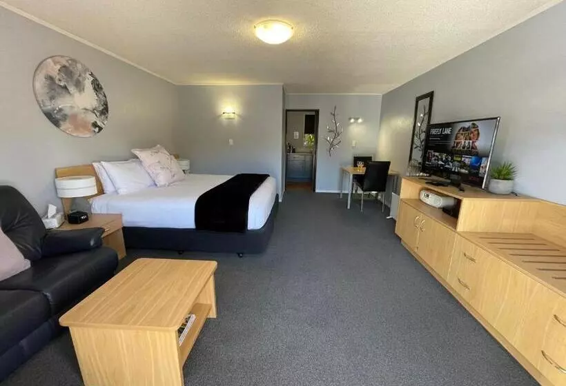 モーテル Hacienda Motor Lodge