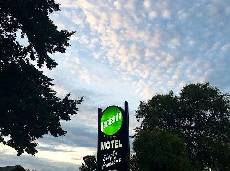 モーテル Hacienda Motor Lodge