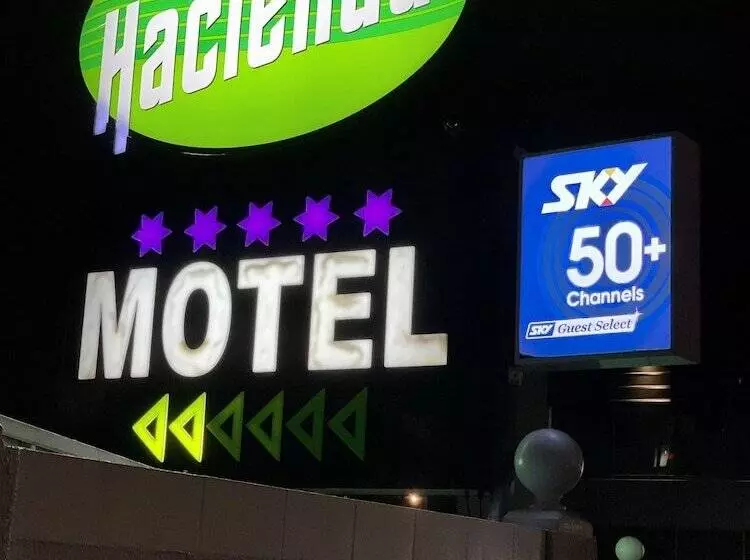 モーテル Hacienda Motor Lodge