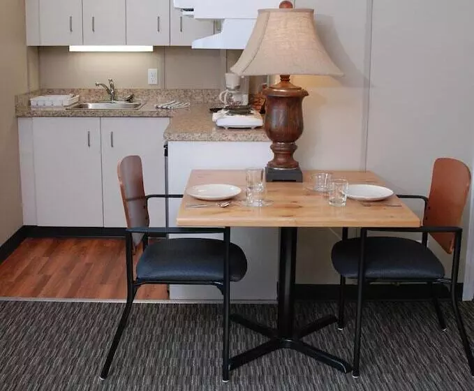 Triple J Hotel & Cabins