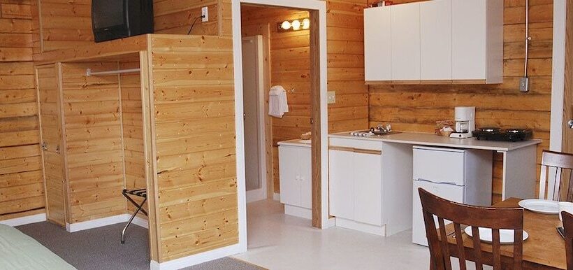 Triple J Hotel & Cabins