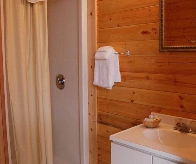 Triple J Hotel & Cabins