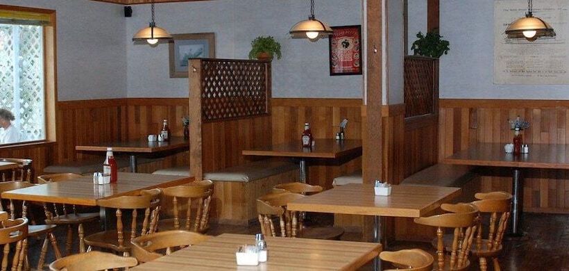 Triple J Hotel & Cabins