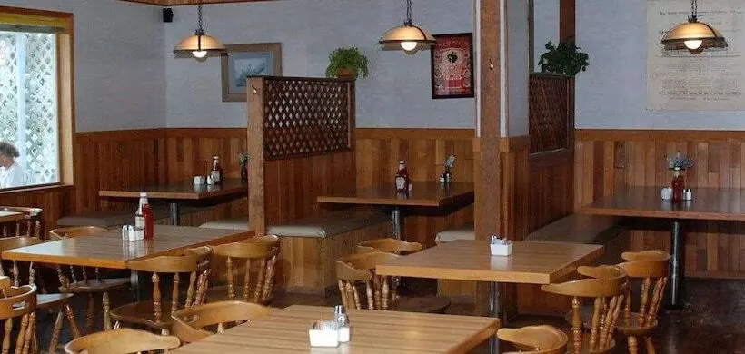 Triple J Hotel & Cabins