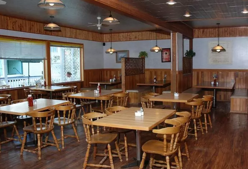 Triple J Hotel & Cabins