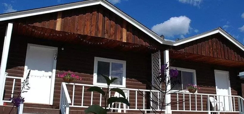 Triple J Hotel & Cabins