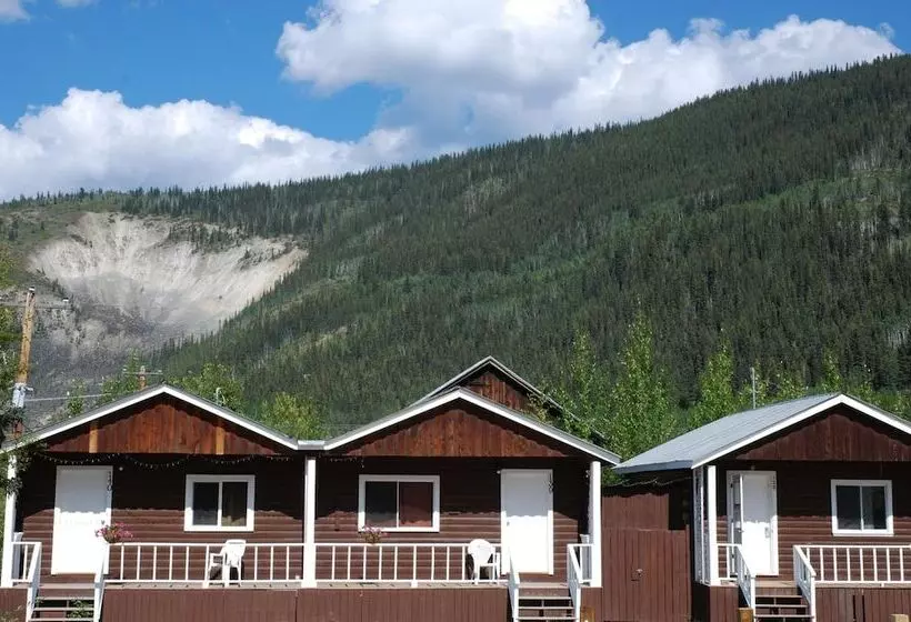 Triple J Hotel & Cabins