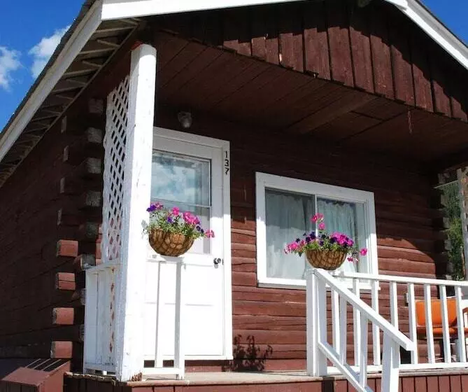 Triple J Hotel & Cabins