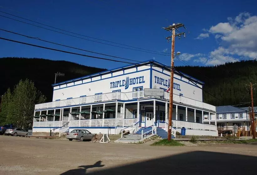 Triple J Hotel & Cabins