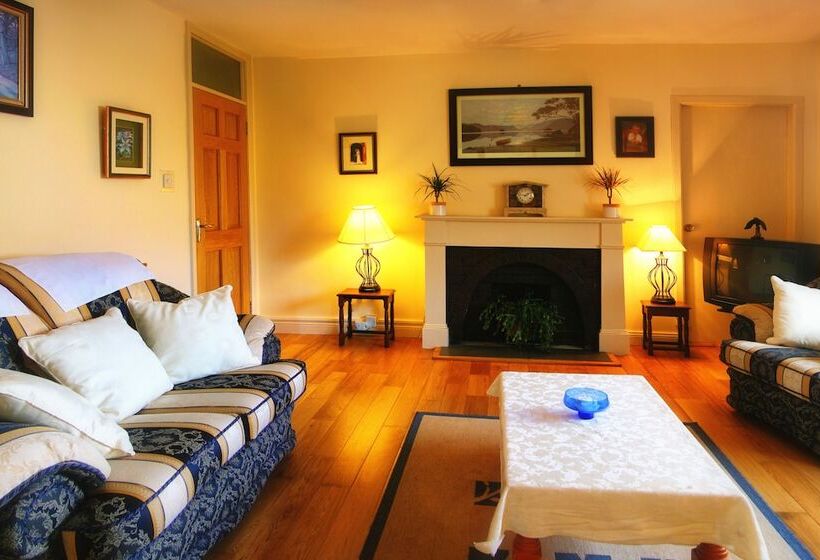 Broadlands Bed And Breakfast