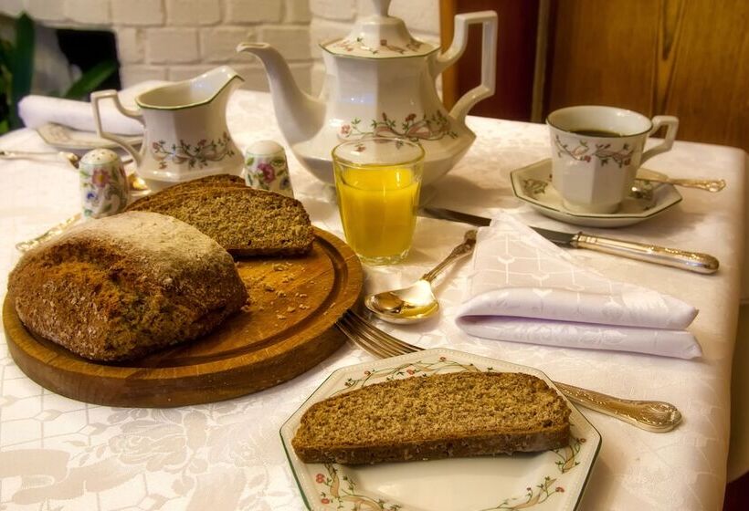 Broadlands Bed And Breakfast