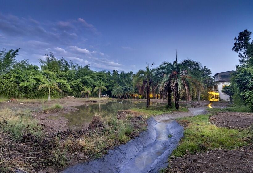 هتل Lohagarh Corbett Resort