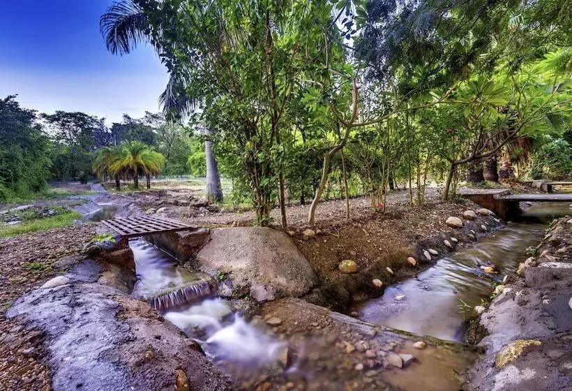 Hotelli Lohagarh Corbett Resort