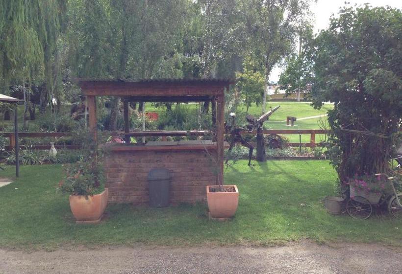 Walcha Royal Cafe & Accommodation