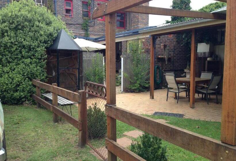 Walcha Royal Cafe & Accommodation