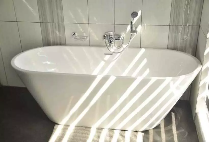 ベッドアンドブレックファースト Anisa Guesthouse