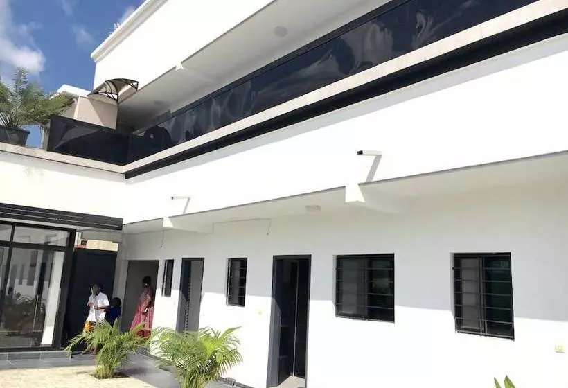 Karmen Residence